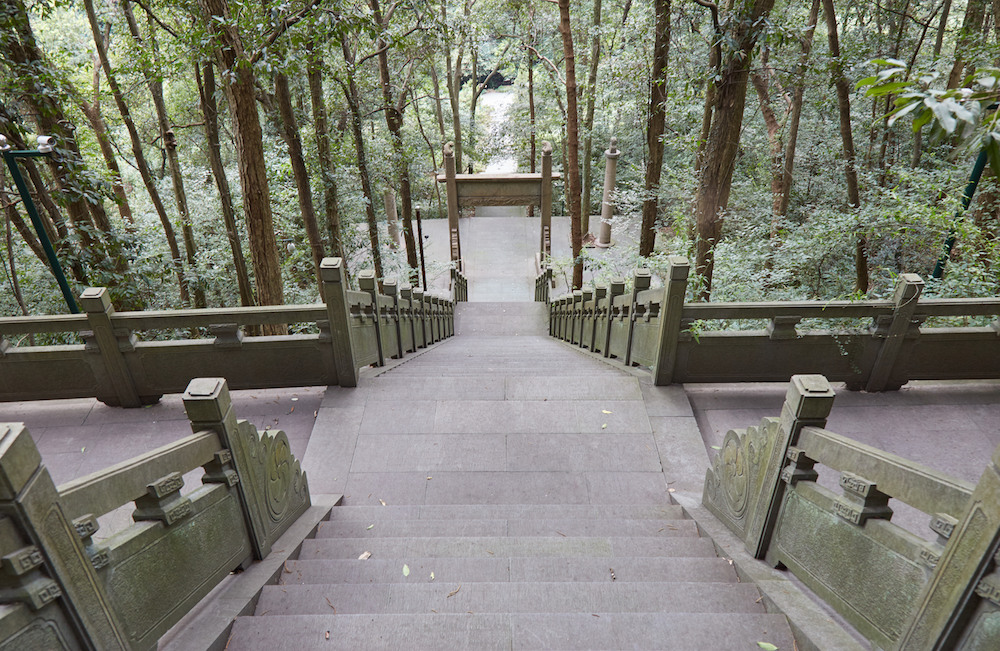 Gong Zhuiyu Tomb Trail